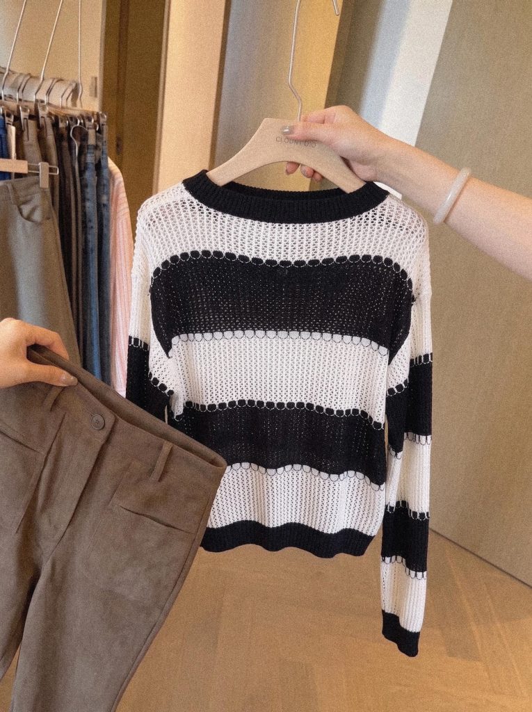 Women's Striped Crew Neck Long Sleeve Knit Sweater