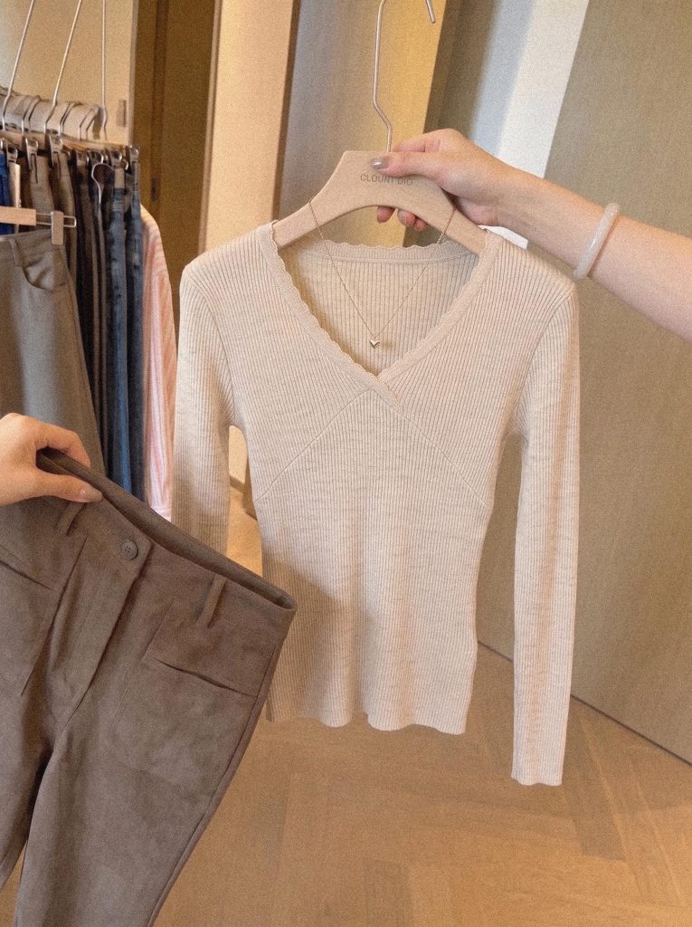 Oatmeal Cross V-Neck Long Sleeve Knit Base Layer Women's Korean Style Slim Fit Cropped Top