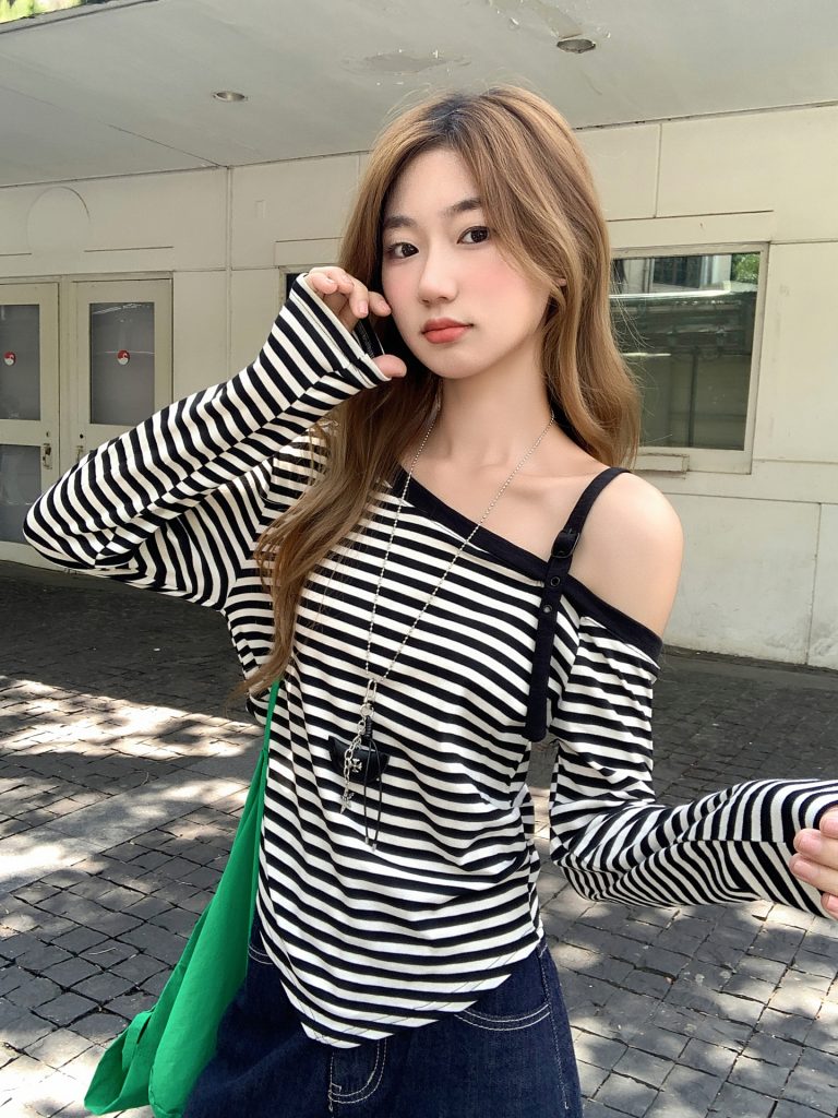 Korean Style Striped Asymmetric Off-Shoulder Long Sleeve T-Shirt for Women 2026 Early Autumn Slim Fit